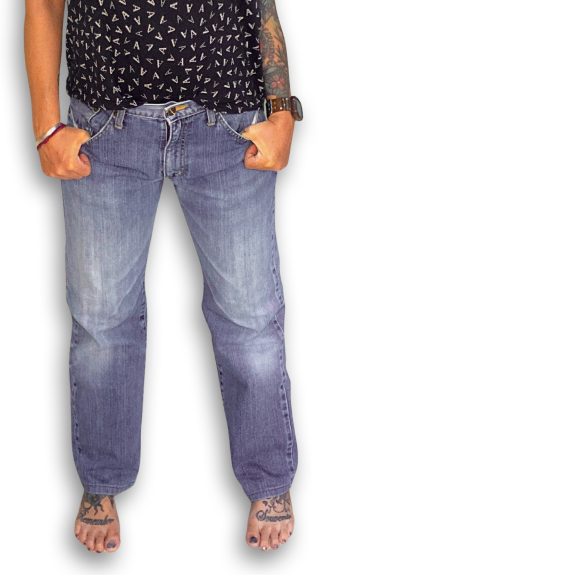 EDWIN 404 STRAIGHT CUT MID RISE JEANS // Zipper fly, ankle length; waist 30 - leg 30