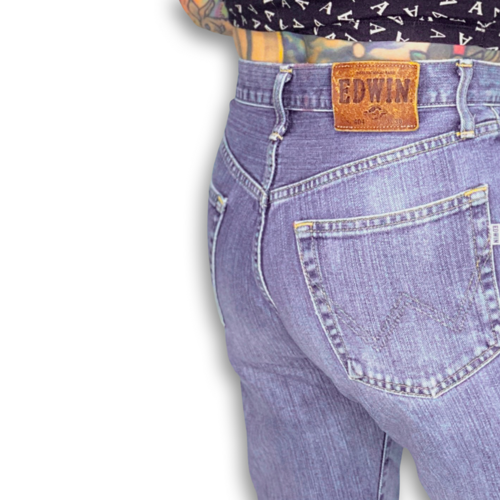 EDWIN 404 STRAIGHT CUT MID RISE JEANS // Zipper fly, ankle length; waist 30 - leg 30