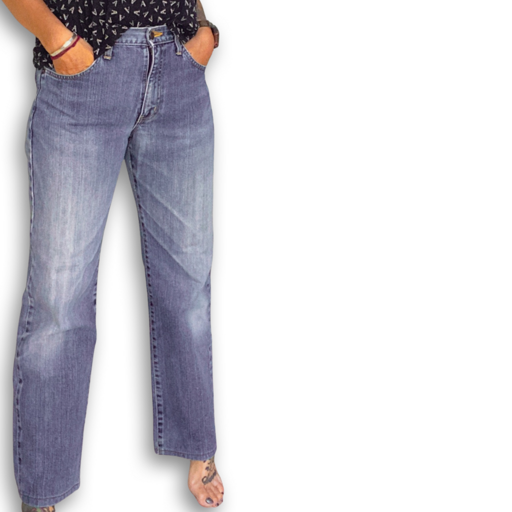 EDWIN 404 STRAIGHT CUT MID RISE JEANS // Zipper fly, ankle length; waist 30 - leg 30