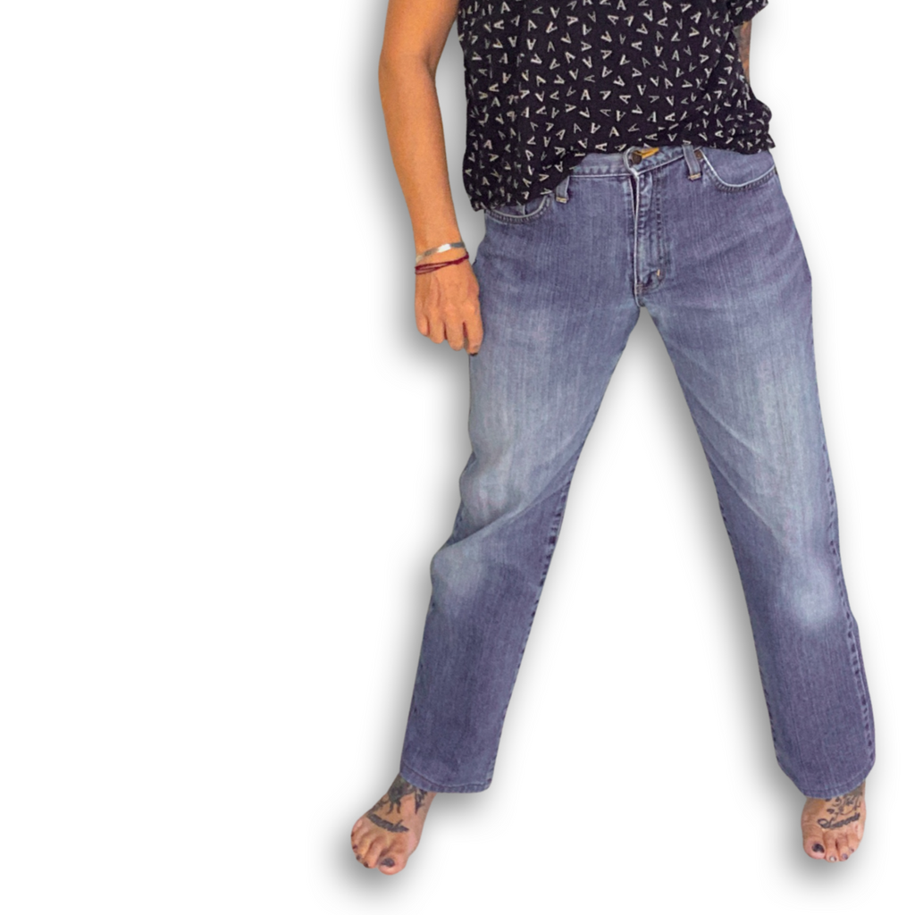 EDWIN 404 STRAIGHT CUT MID RISE JEANS // Zipper fly, ankle length; waist 30 - leg 30