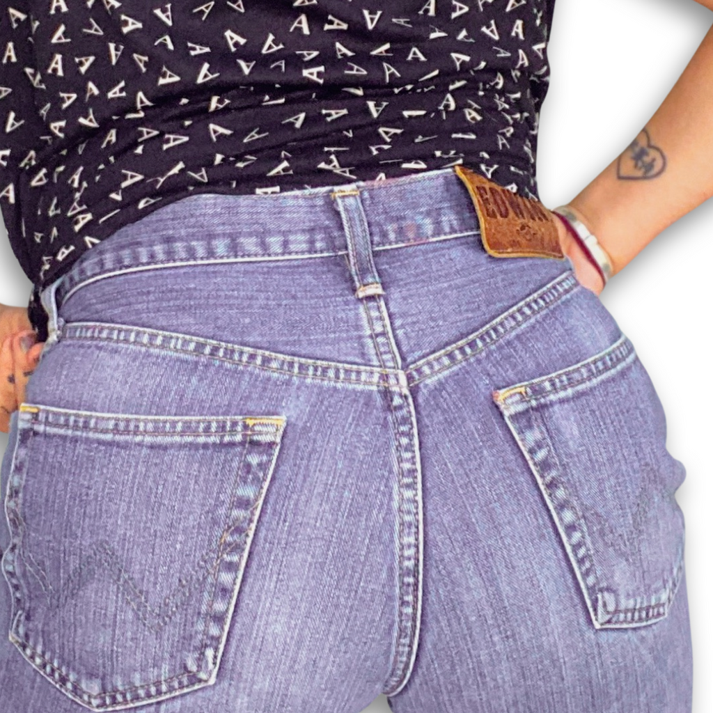 EDWIN 404 STRAIGHT CUT MID RISE JEANS // Zipper fly, ankle length; waist 30 - leg 30