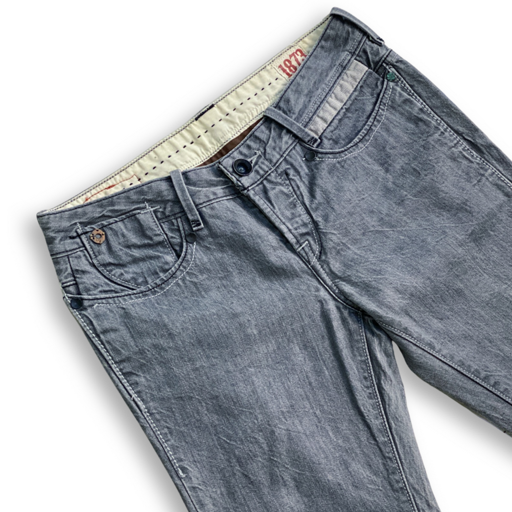 SUPER RARE LADIES LEVIS COPPER JEANS // Button fly, special stitch and copper hardware details. Size 27 waist 32 length.