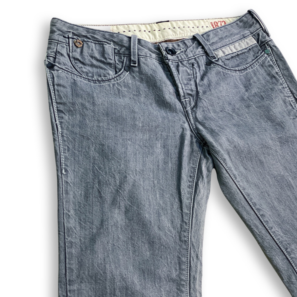 SUPER RARE LADIES LEVIS COPPER JEANS // Button fly, special stitch and copper hardware details. Size 27 waist 32 length.