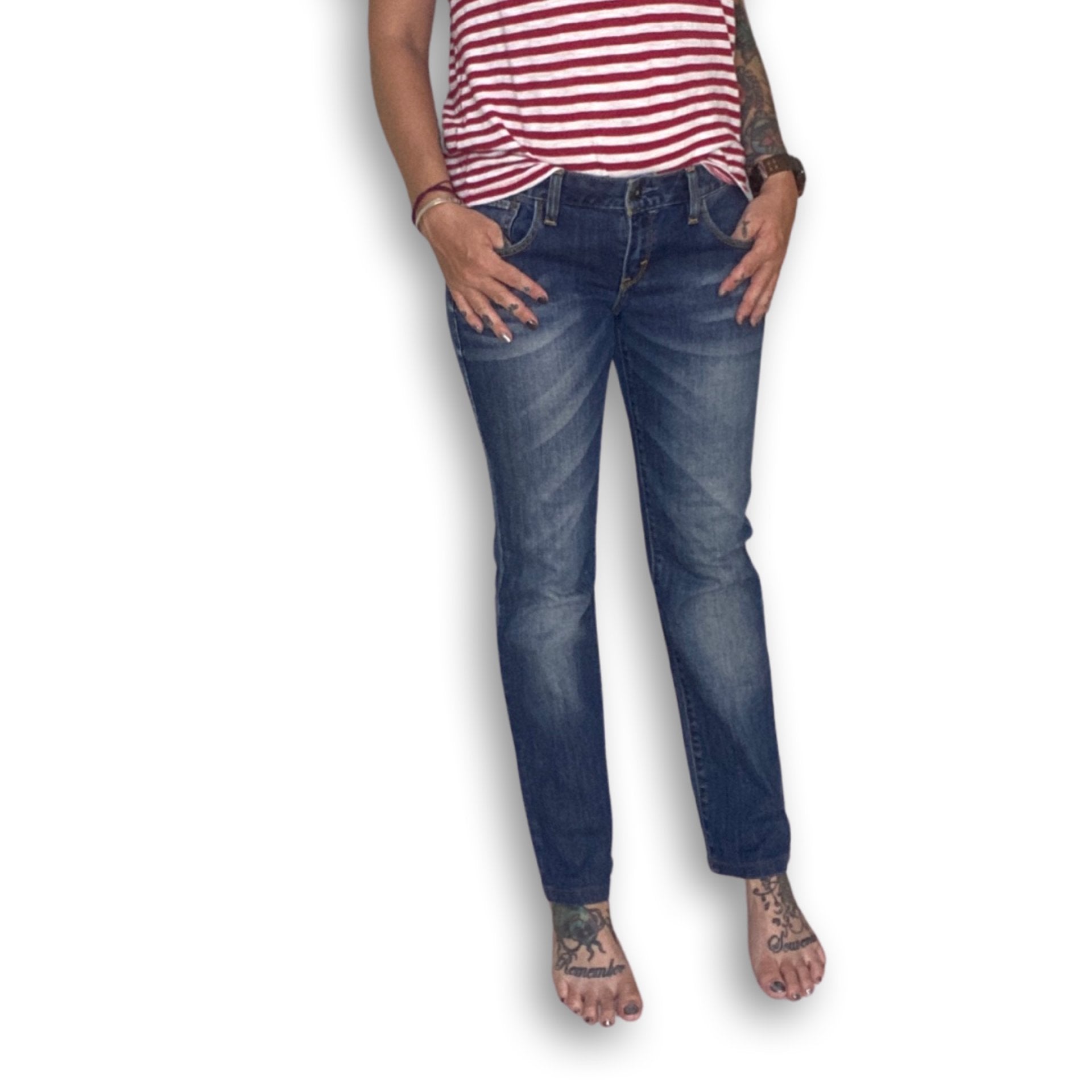 LEVIS FEMALE, TIGHT, STRAIGHT FIT 32 waist 30 length