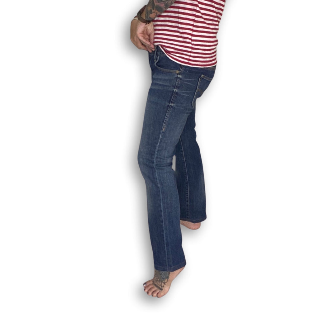 LEVIS FEMALE, TIGHT, STRAIGHT FIT 32 waist 30 length