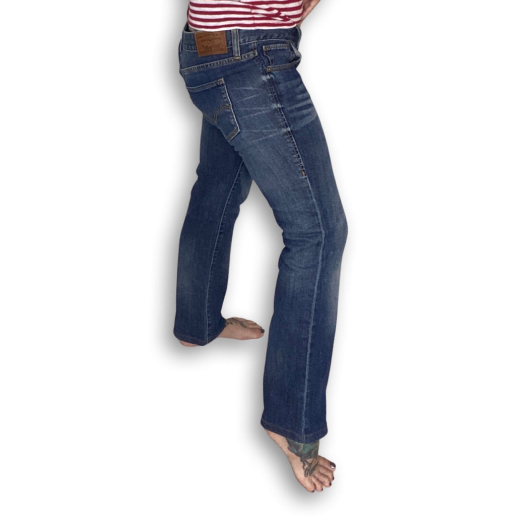 LEVIS FEMALE, TIGHT, STRAIGHT FIT 32 waist 30 length