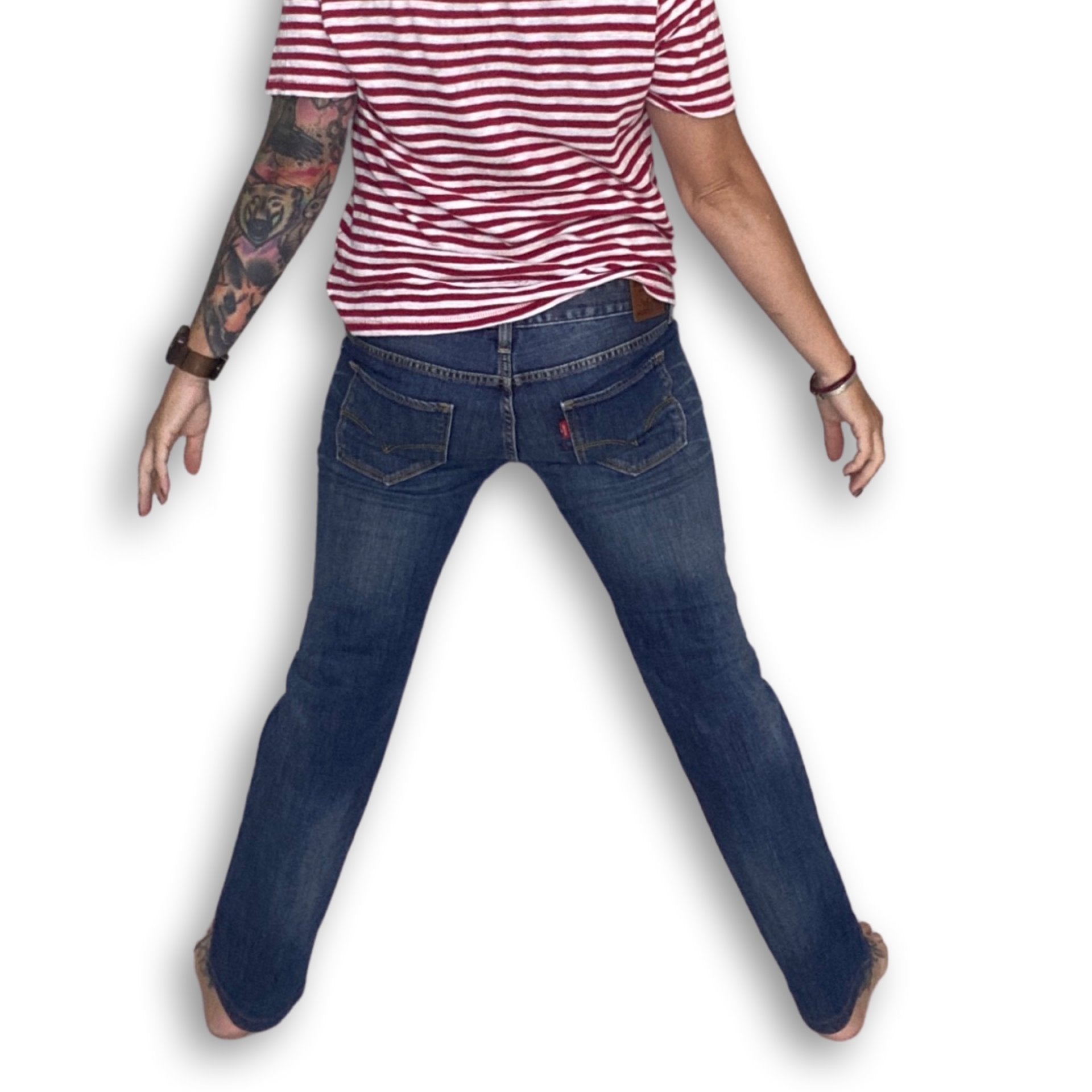 LEVIS FEMALE, TIGHT, STRAIGHT FIT 32 waist 30 length