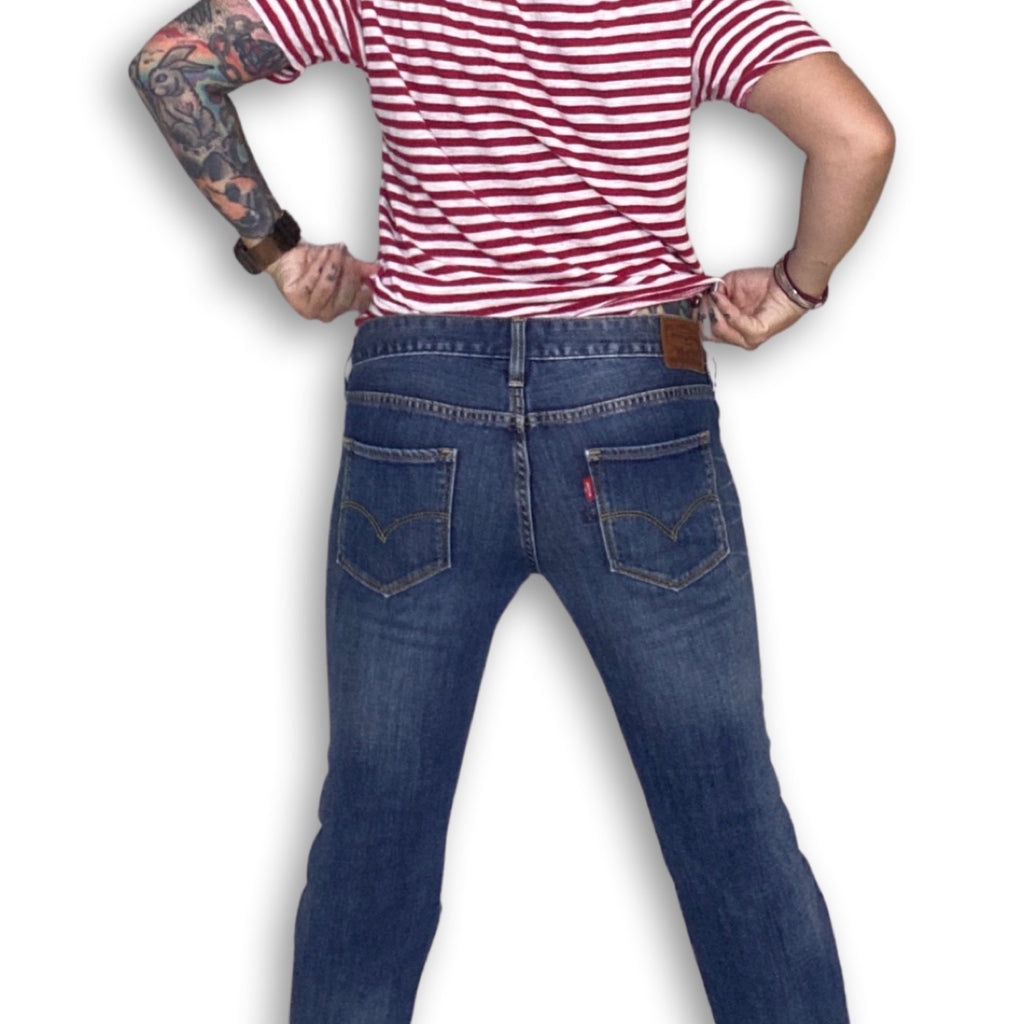 LEVIS FEMALE, TIGHT, STRAIGHT FIT 32 waist 30 length