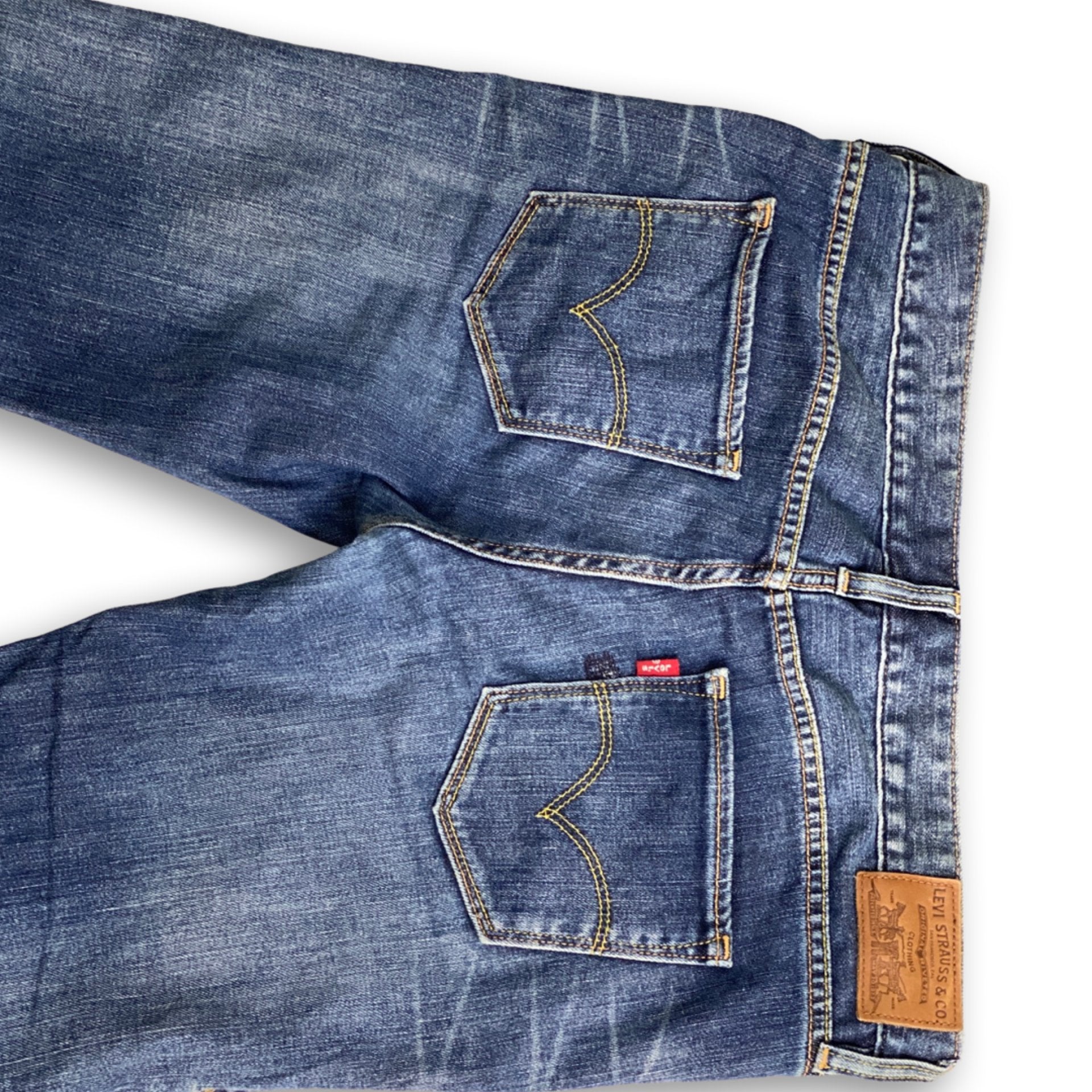 LEVIS FEMALE, TIGHT, STRAIGHT FIT 32 waist 30 length