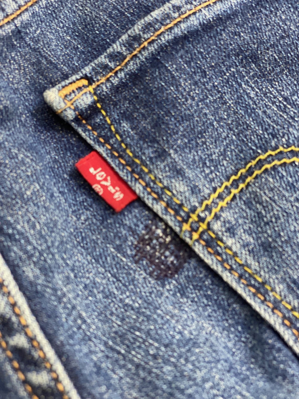 LEVIS FEMALE, TIGHT, STRAIGHT FIT 32 waist 30 length