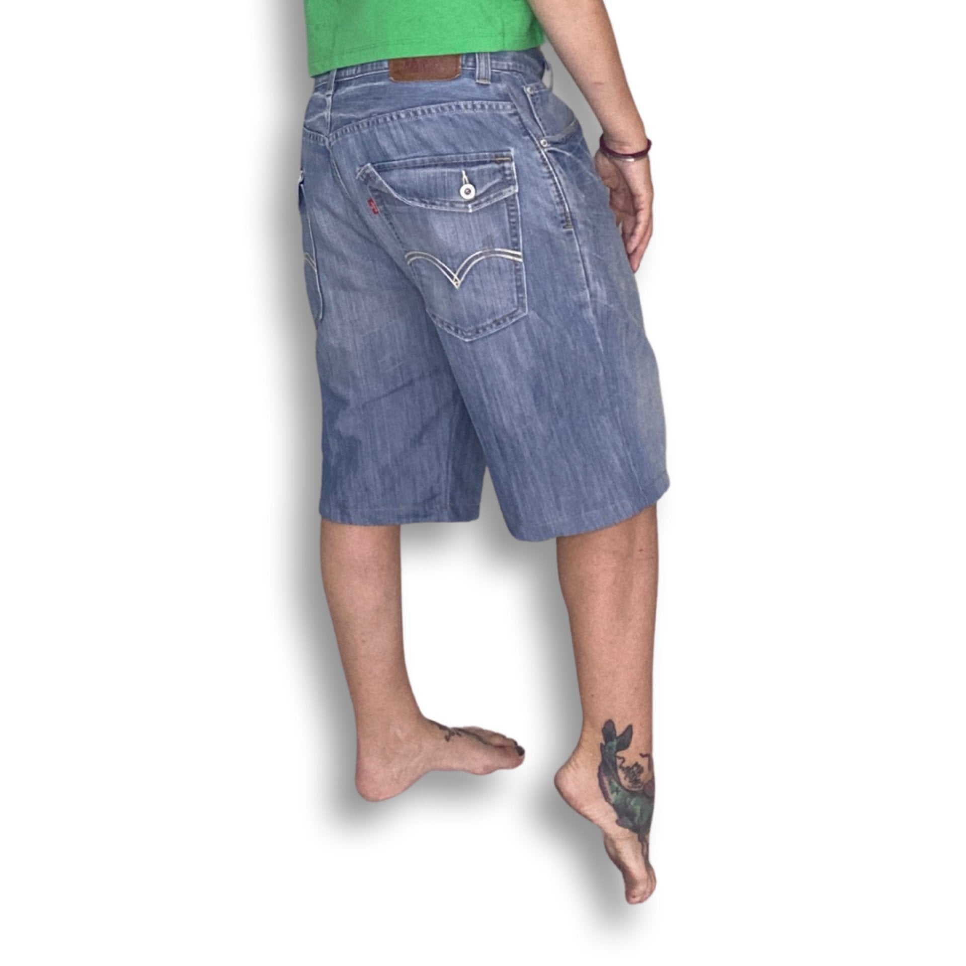 MENS LEVIS 579 BAGGY SHORTS // 34 inch waist