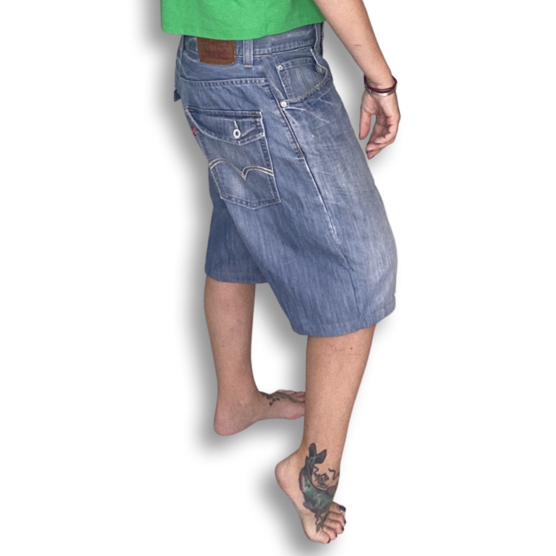 MENS LEVIS 579 BAGGY SHORTS // 34 inch waist