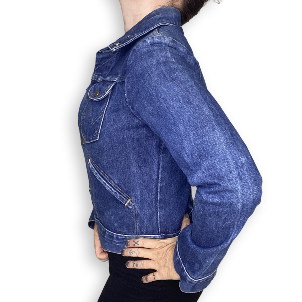 RARE WRANGLER VINTAGE LADIES DENIM JACKET // Great condition, skull rivet collar detail, size 34 (UK 8)