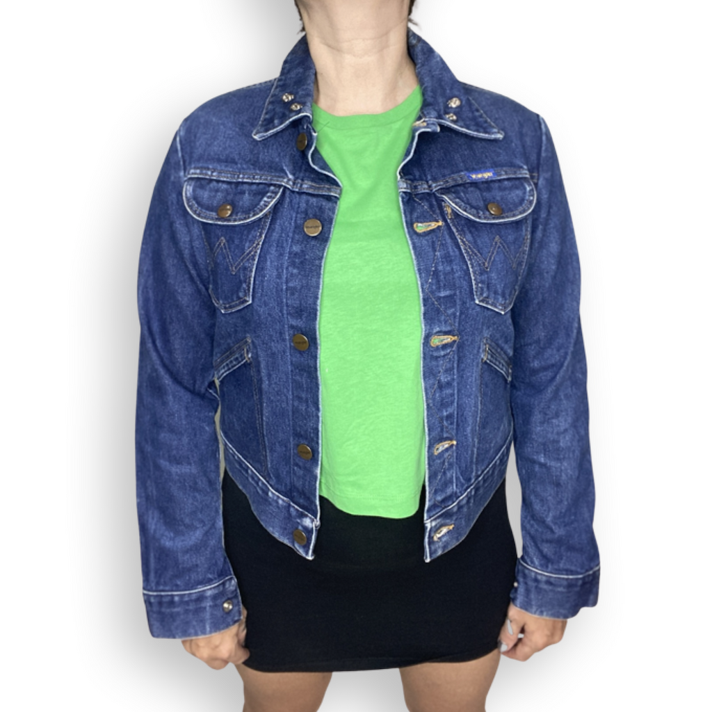 RARE WRANGLER VINTAGE LADIES DENIM JACKET // Great condition, skull rivet collar detail, size 34 (UK 8)