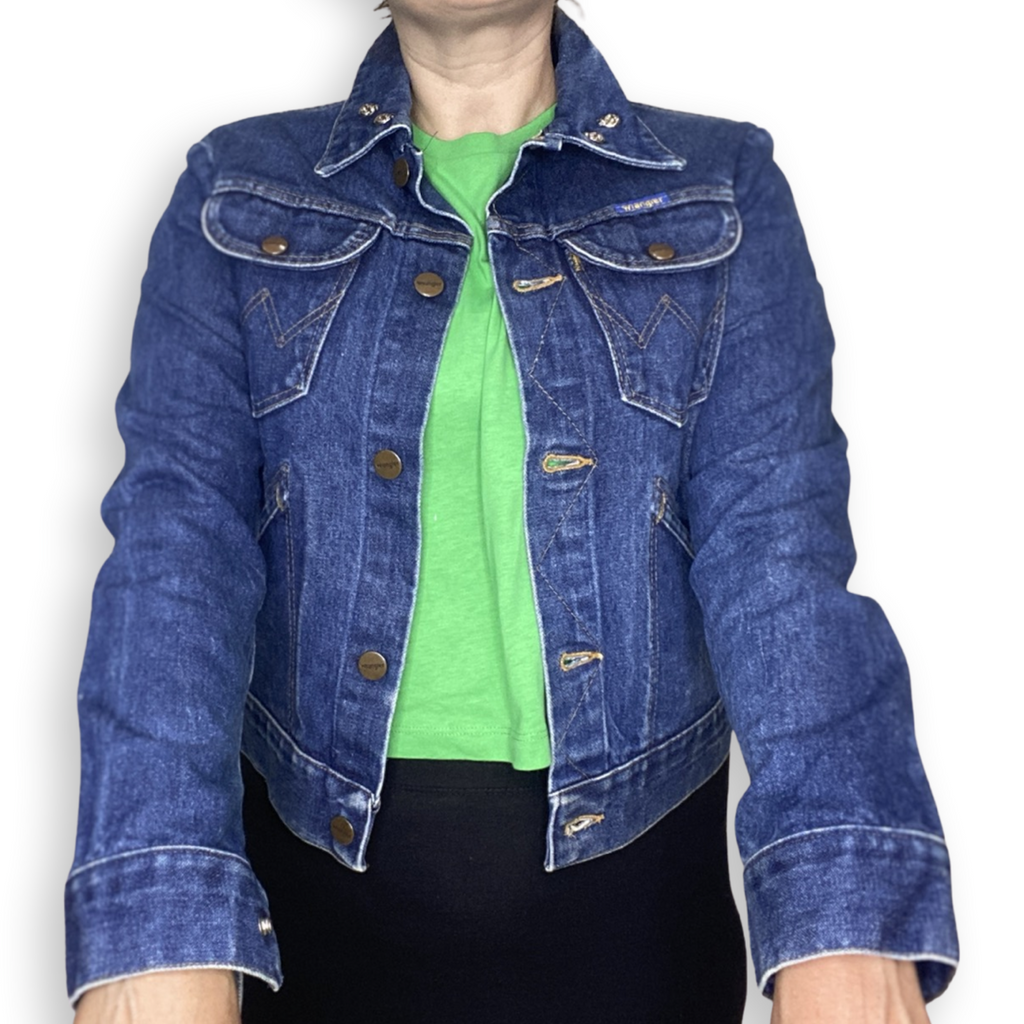 RARE WRANGLER VINTAGE LADIES DENIM JACKET // Great condition, skull rivet collar detail, size 34 (UK 8)