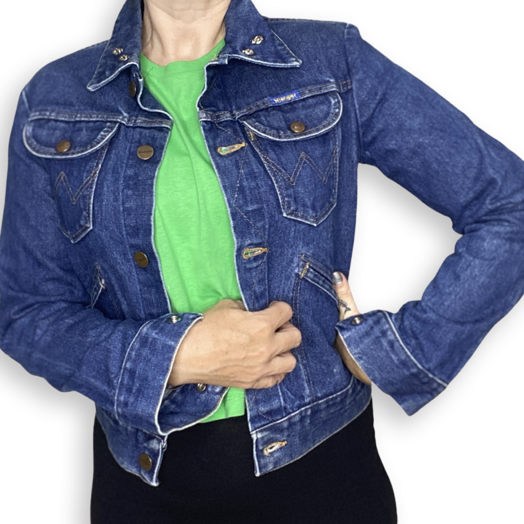 RARE WRANGLER VINTAGE LADIES DENIM JACKET // Great condition, skull rivet collar detail, size 34 (UK 8)