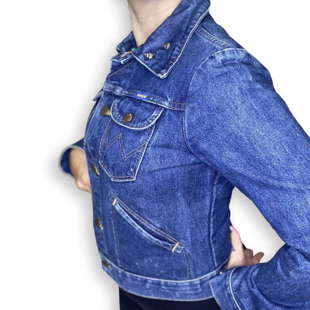 RARE WRANGLER VINTAGE LADIES DENIM JACKET // Great condition, skull rivet collar detail, size 34 (UK 8)