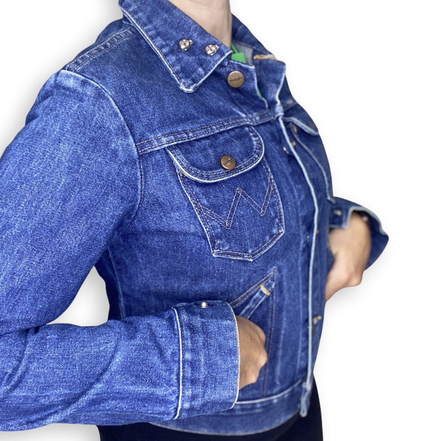 RARE WRANGLER VINTAGE LADIES DENIM JACKET // Great condition, skull rivet collar detail, size 34 (UK 8)