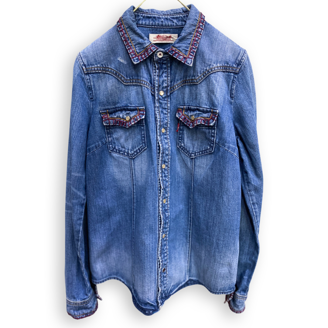 RARE LEVIS WESTERN SHIRT WITH BLANKET STITCH DETAILS // Pearl popper buttons size medium