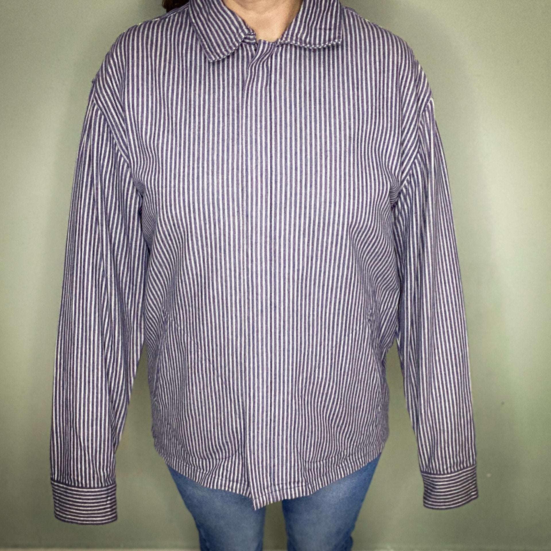 REACTION NAVY AND WHITE ZIPPER JACKET WITH POCKETS