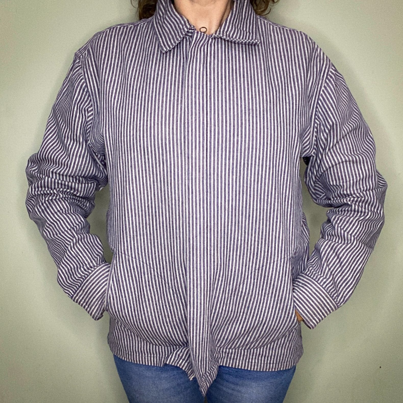 REACTION NAVY AND WHITE ZIPPER JACKET WITH POCKETS