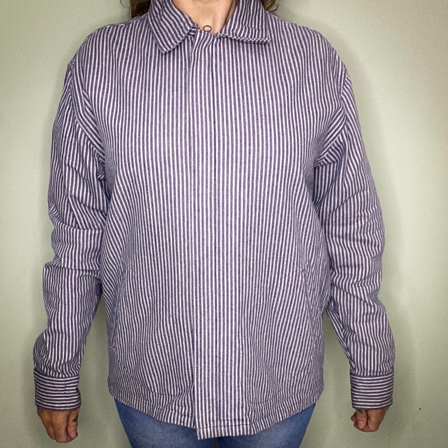 REACTION NAVY AND WHITE ZIPPER JACKET WITH POCKETS