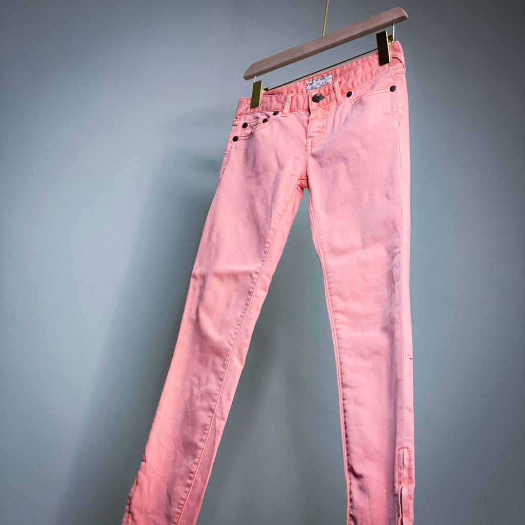 FREE PEOPLE SALMON PINK CROPPED SKINNIES WITH ANKLE ZIPPERS