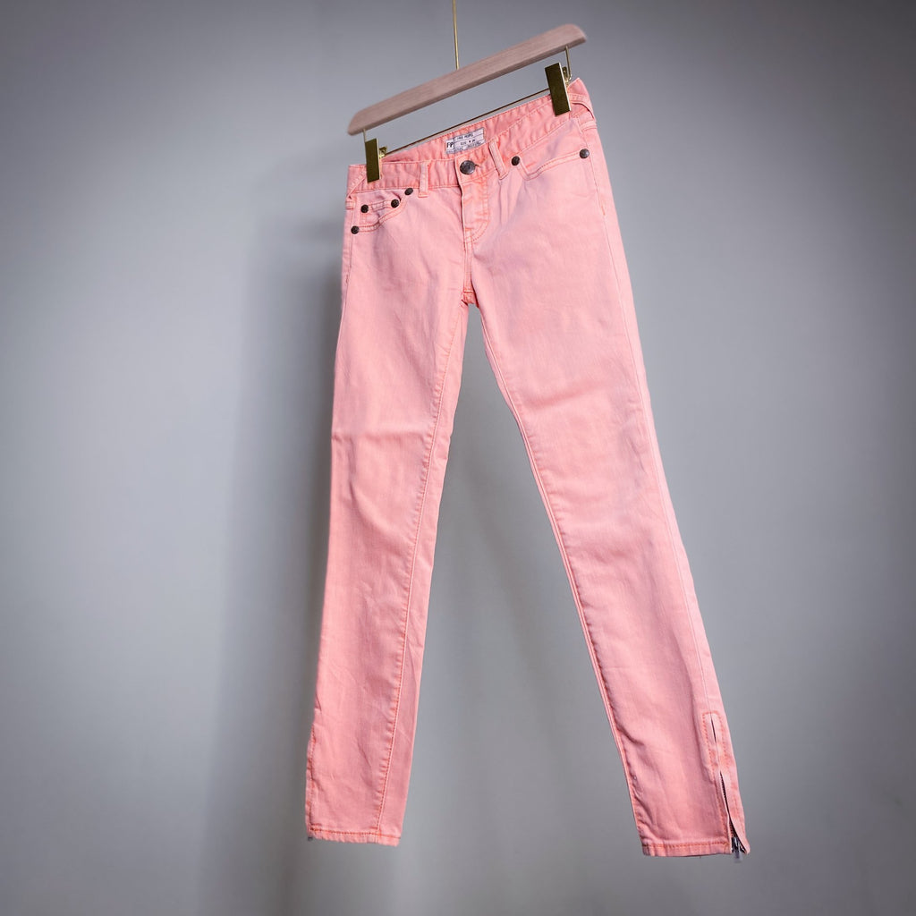 FREE PEOPLE SALMON PINK CROPPED SKINNIES WITH ANKLE ZIPPERS