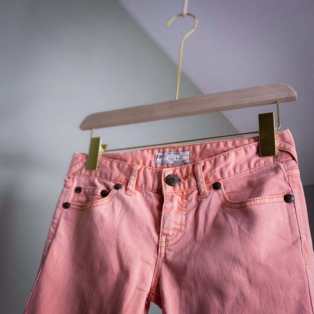 FREE PEOPLE SALMON PINK CROPPED SKINNIES WITH ANKLE ZIPPERS