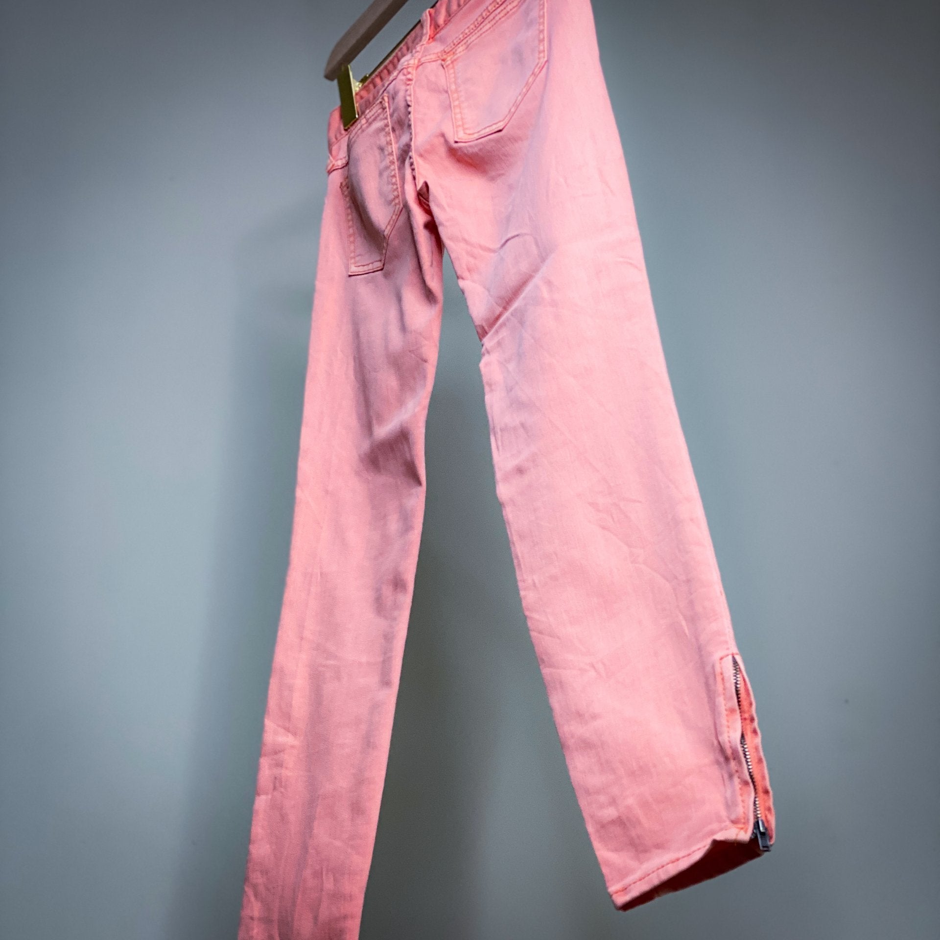 FREE PEOPLE SALMON PINK CROPPED SKINNIES WITH ANKLE ZIPPERS