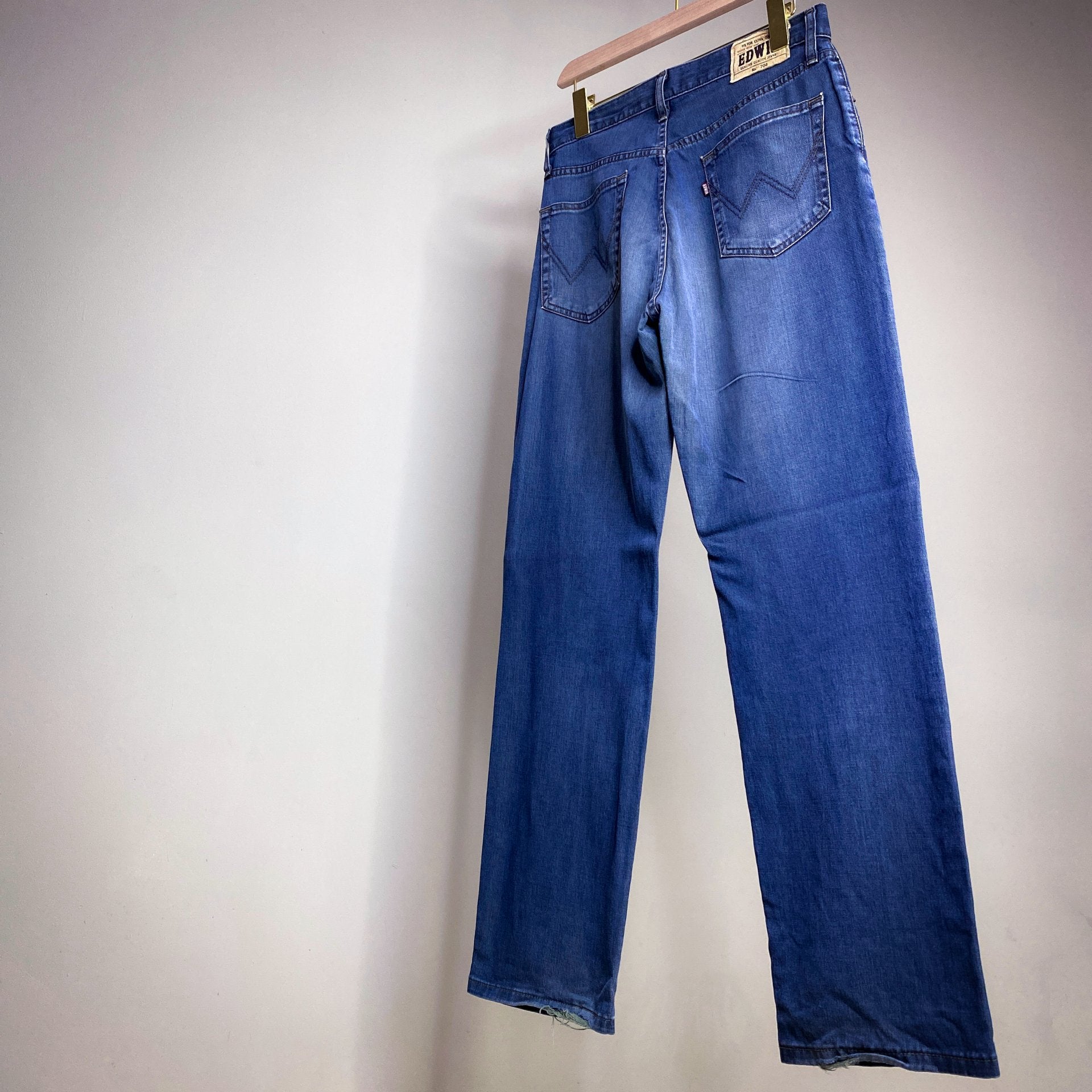 EDWIN 704 STRAIGHT CUT JEANS // Zipper fly, waist 31 - leg 31