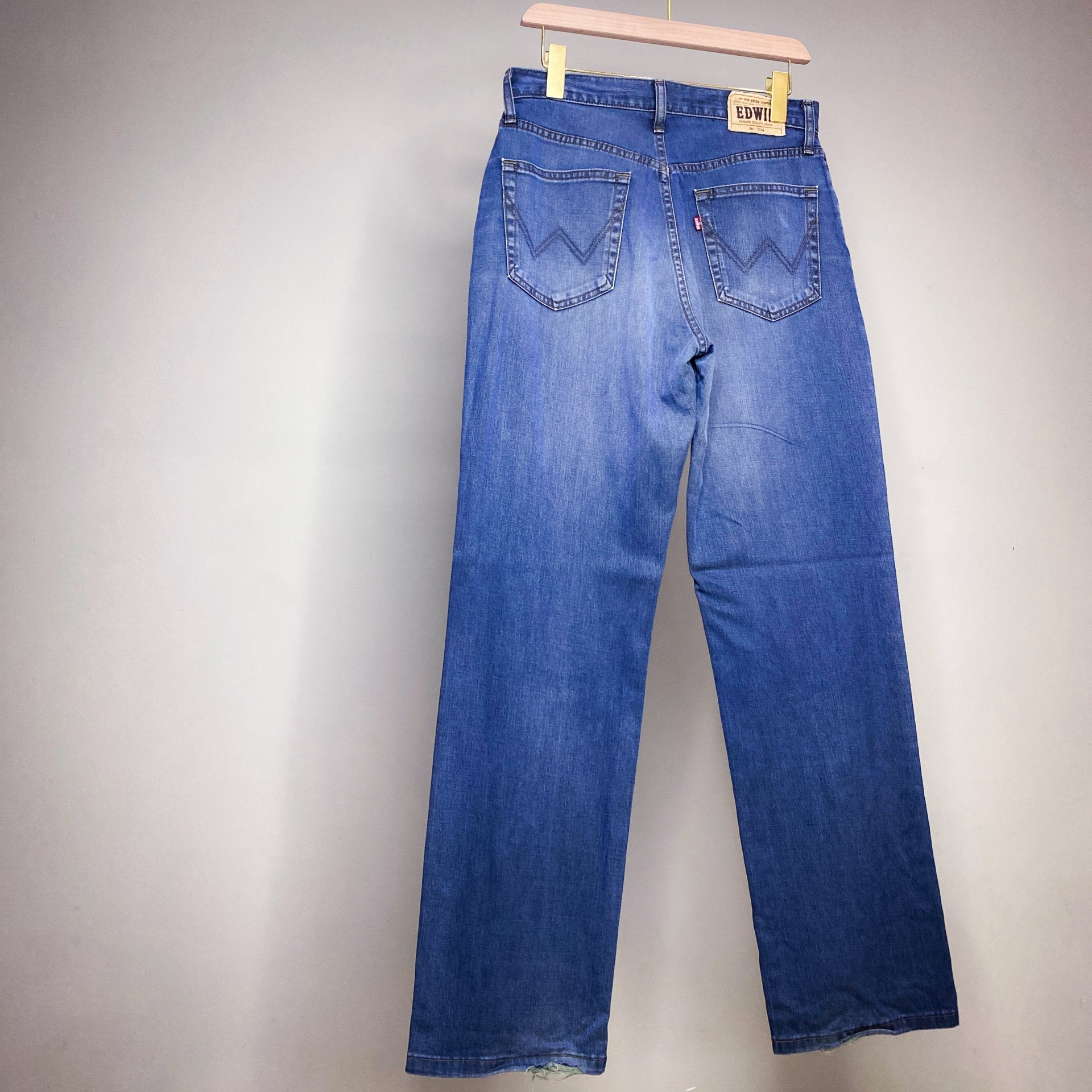 EDWIN 704 STRAIGHT CUT JEANS // Zipper fly, waist 31 - leg 31