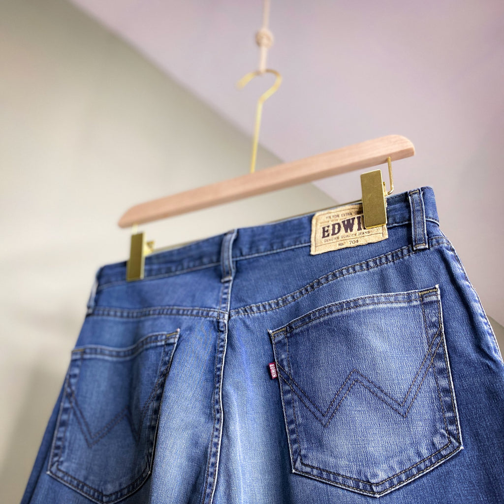 EDWIN 704 STRAIGHT CUT JEANS // Zipper fly, waist 31 - leg 31