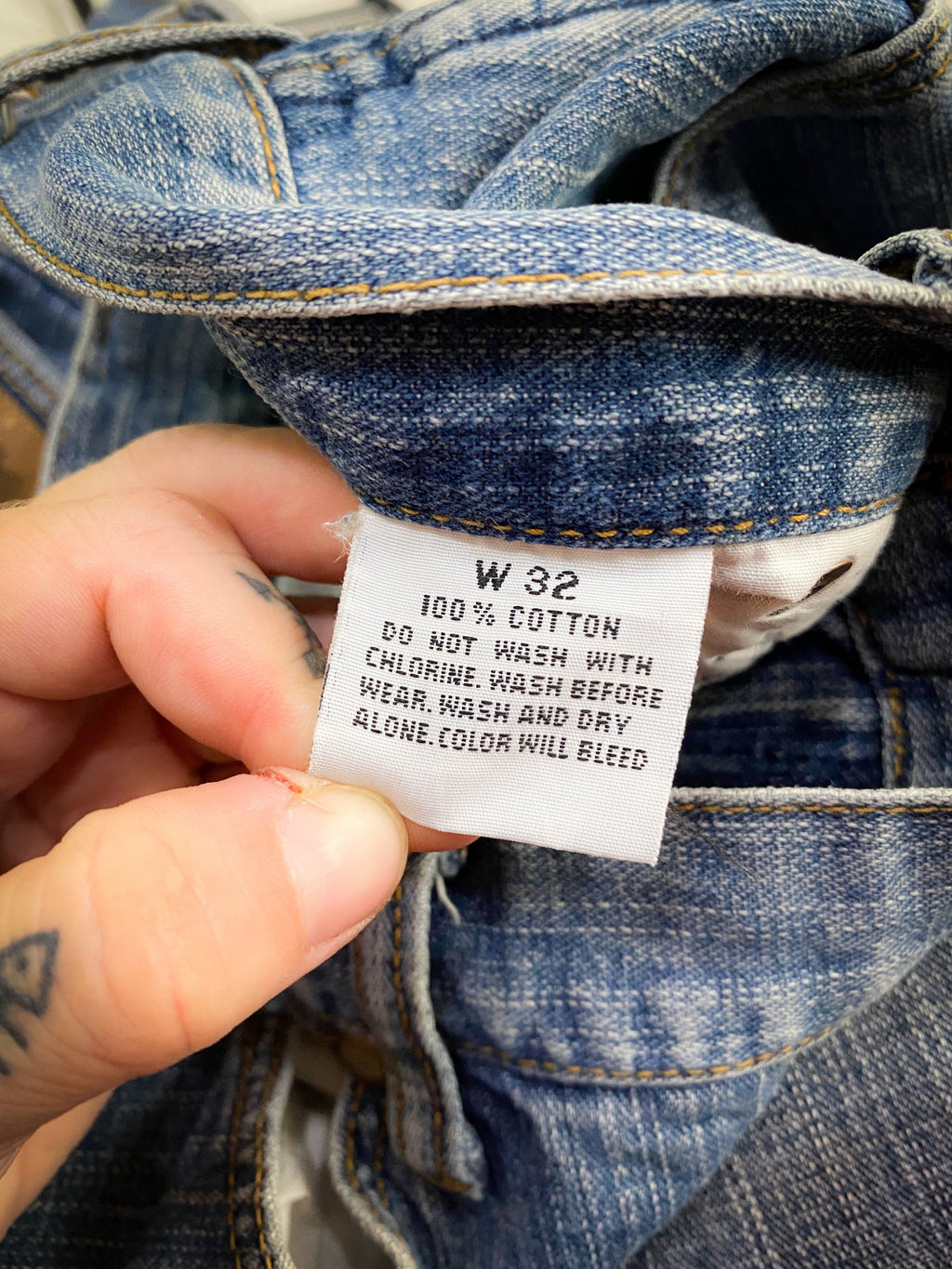 WRANGLER VINTAGE TEXTURED JEANS 32 - 32