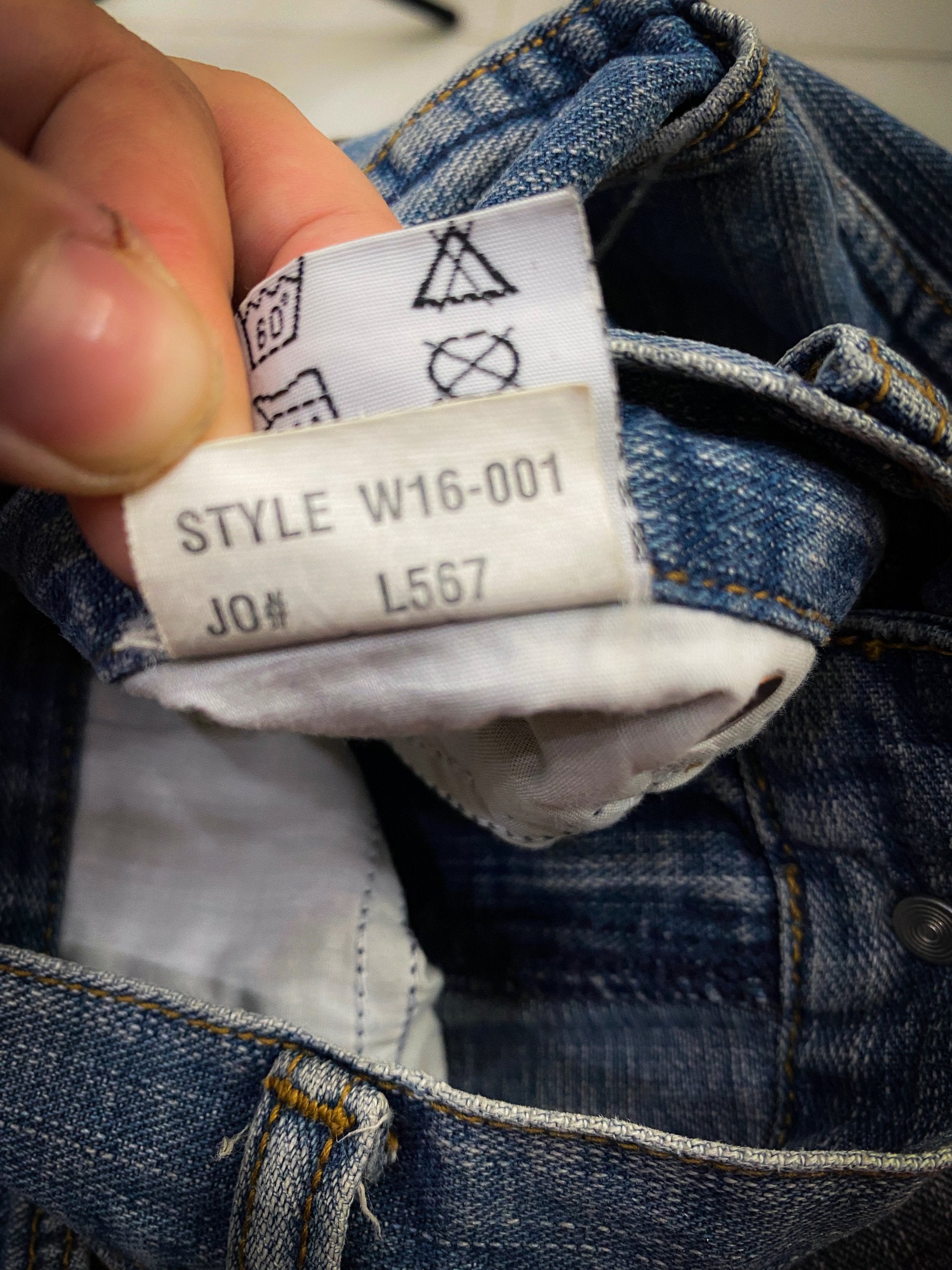 LEVIS CUT OFF DENIM SHORTS // Zipper fly; waist fits 25-26
