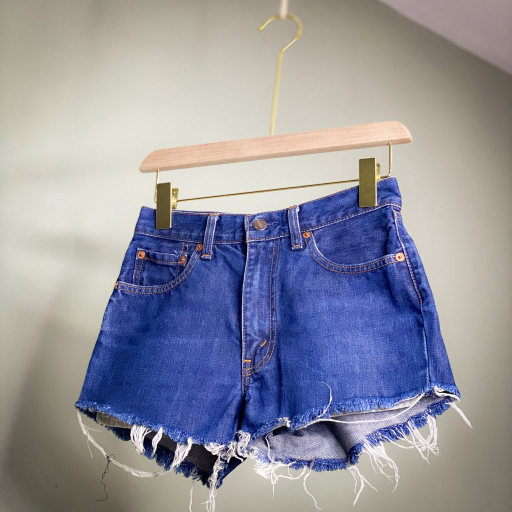 LEVIS CUT OFF DENIM SHORTS // Zipper fly; waist fits 25-26