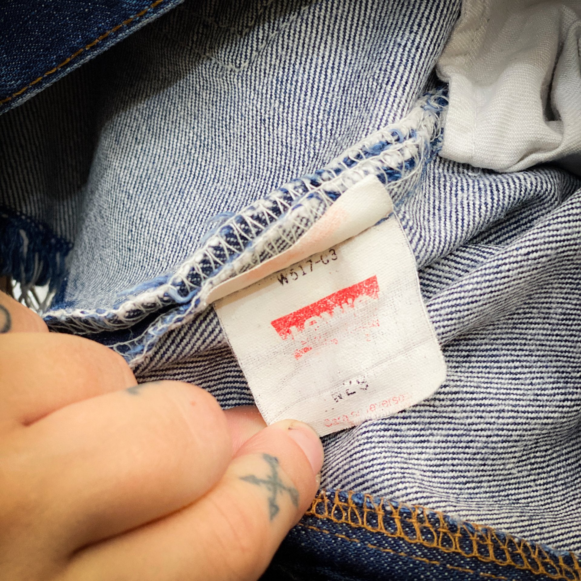 LEVIS CUT OFF DENIM SHORTS // Zipper fly; waist fits 25-26