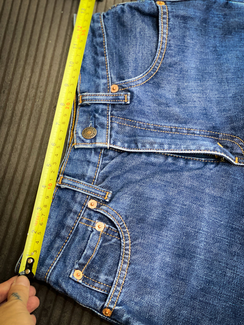LEVIS CUT OFF DENIM SHORTS // Zipper fly; waist fits 25-26