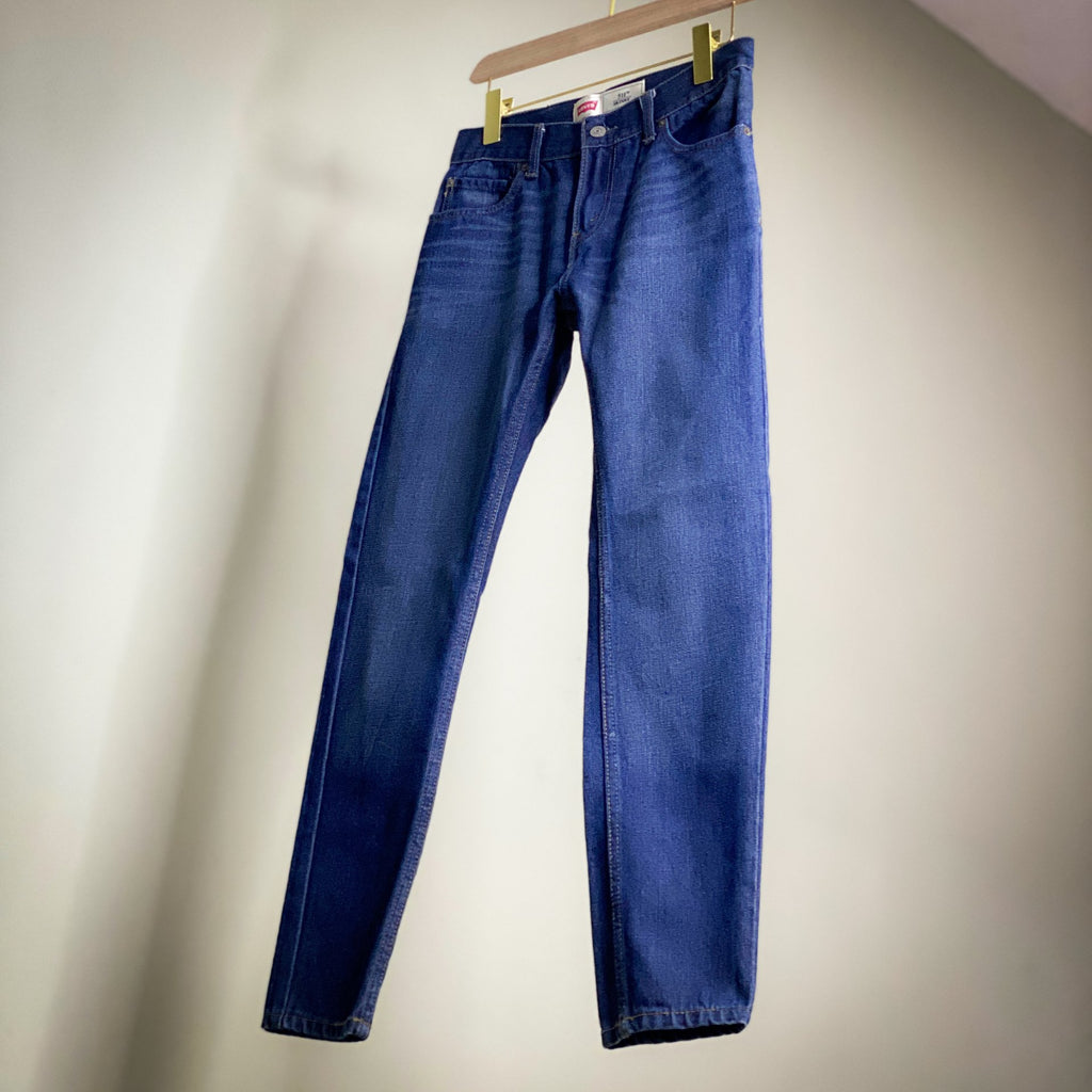 LEVIS 511 SKINNY JEANS // Size 27 waist 27 length.