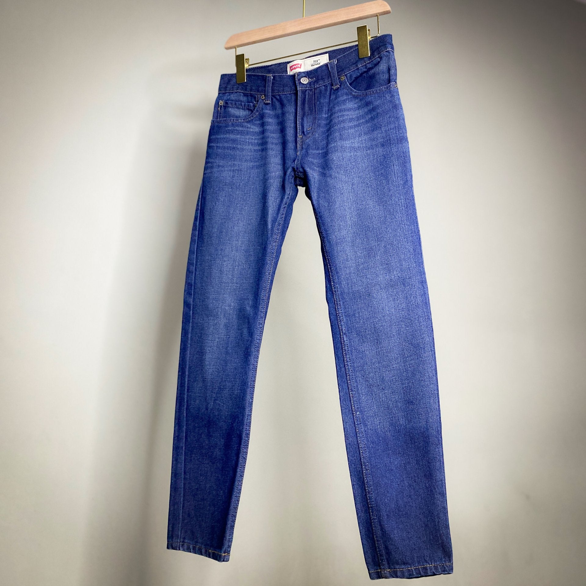 LEVIS 511 SKINNY JEANS // Size 27 waist 27 length.