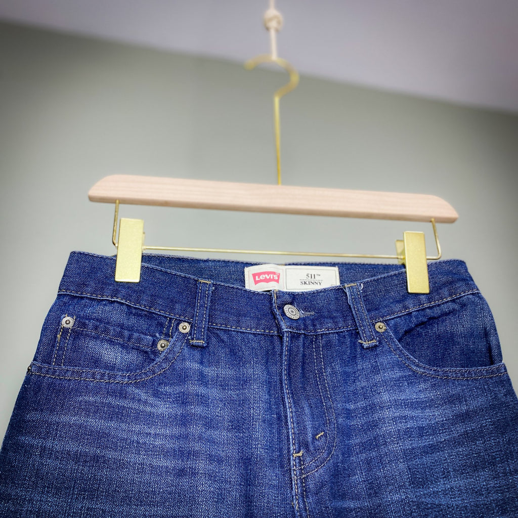 LEVIS 511 SKINNY JEANS // Size 27 waist 27 length.