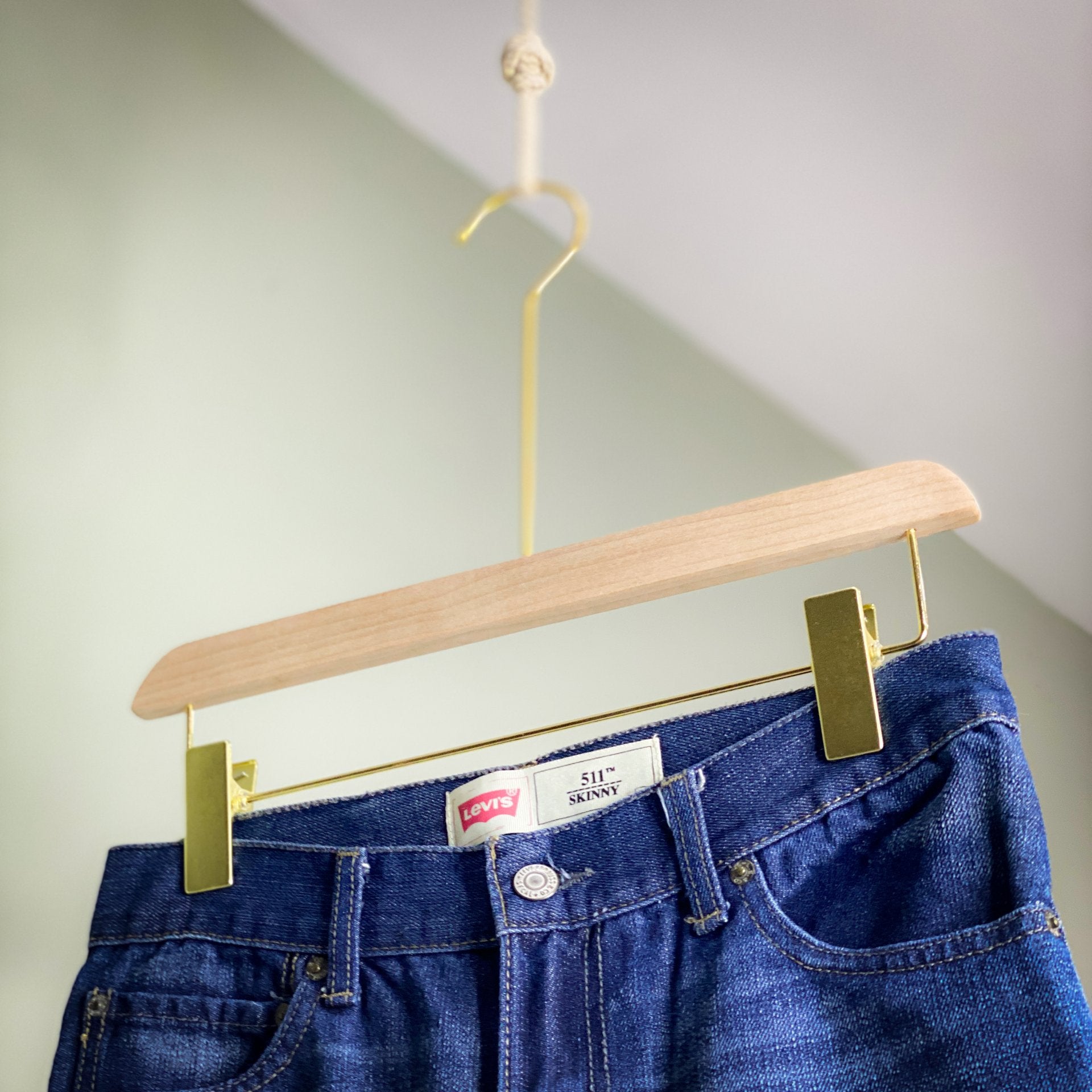 LEVIS 511 SKINNY JEANS // Size 27 waist 27 length.