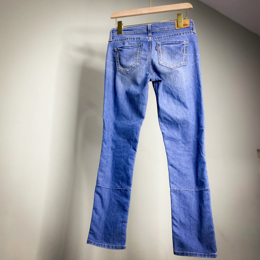 LEVIS DEMI CURVE CROP WITH STITCH DETAILING // Size 26 waist 26 length.
