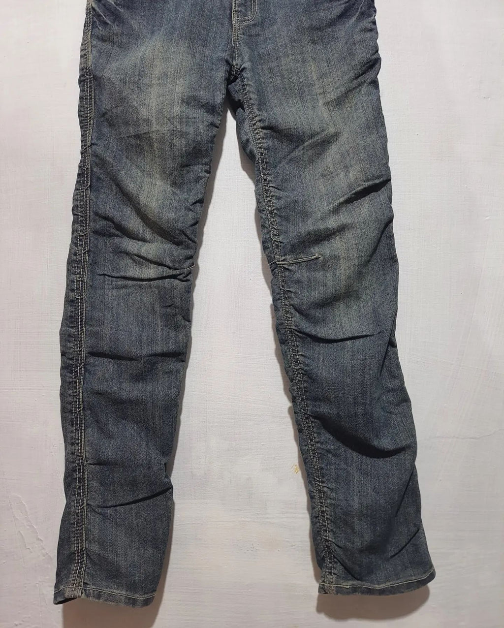 Arrow Thigh To Open Leg With Rubber Skinny Pants
