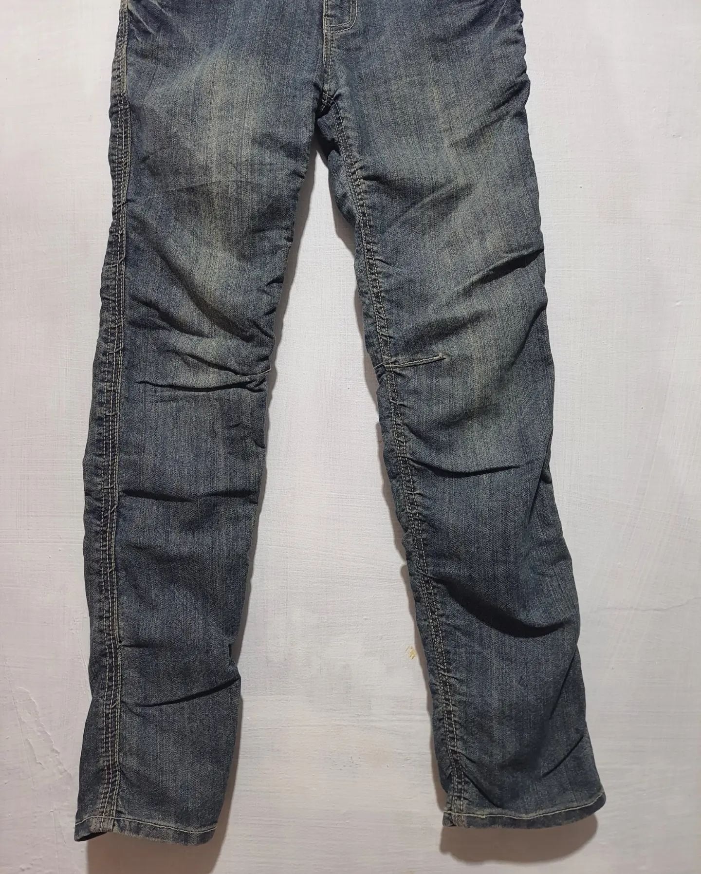 Arrow Thigh To Open Leg With Rubber Skinny Pants