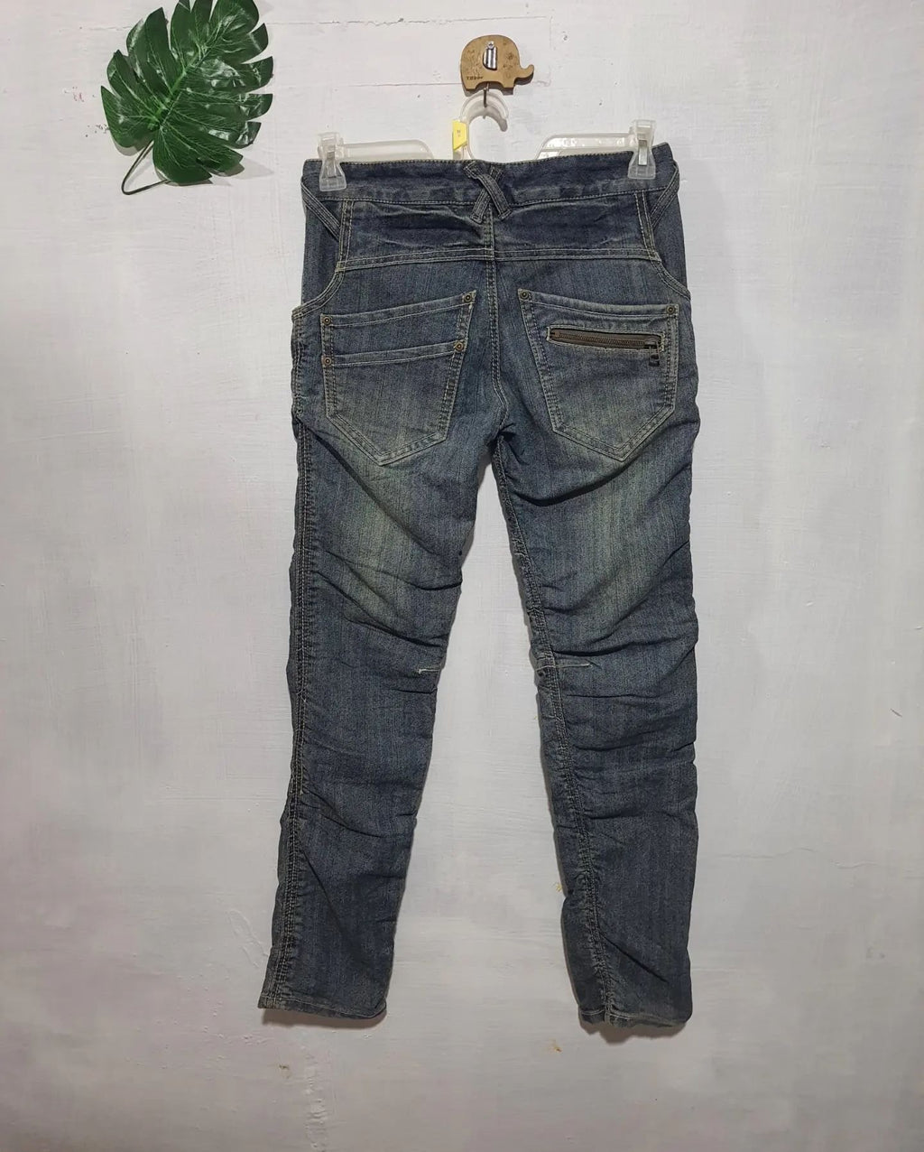Arrow Thigh To Open Leg With Rubber Skinny Pants