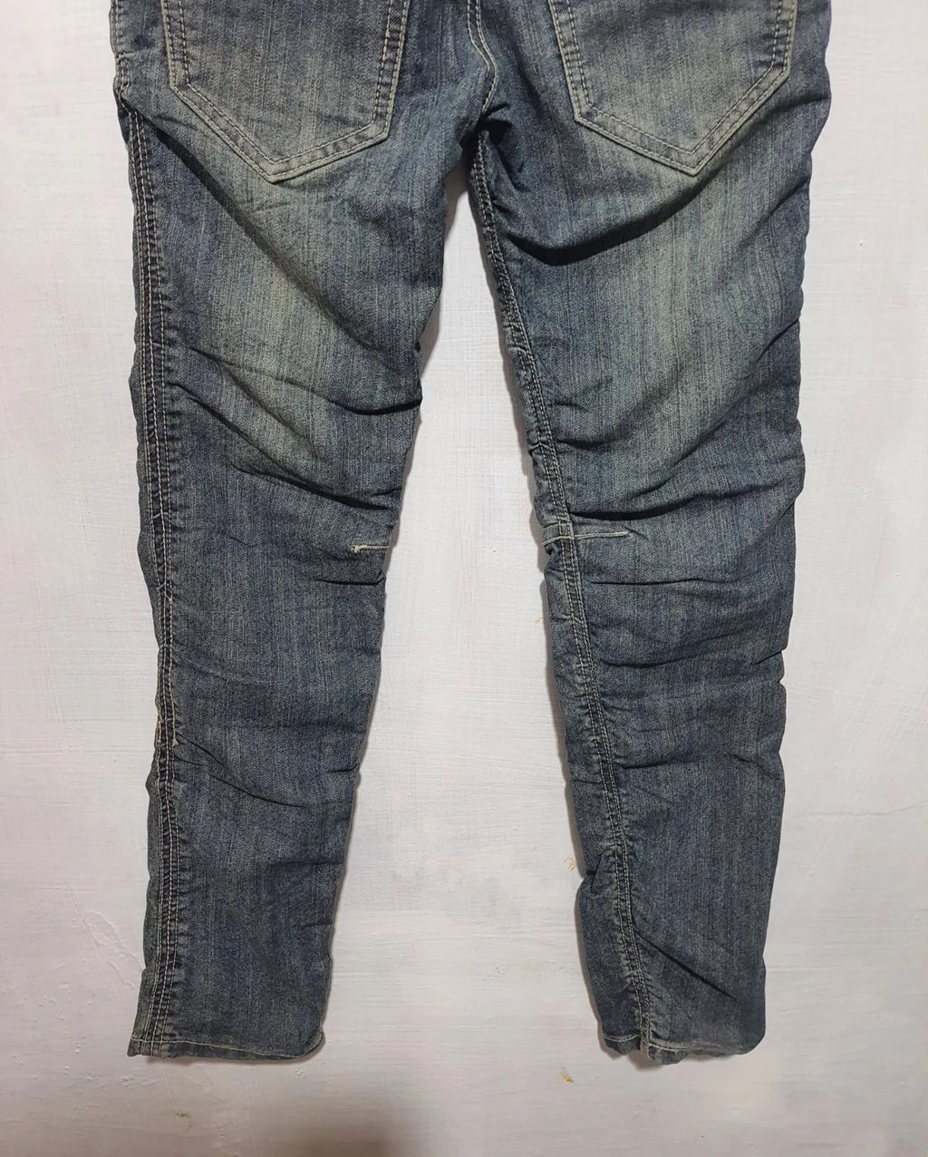 Arrow Thigh To Open Leg With Rubber Skinny Pants
