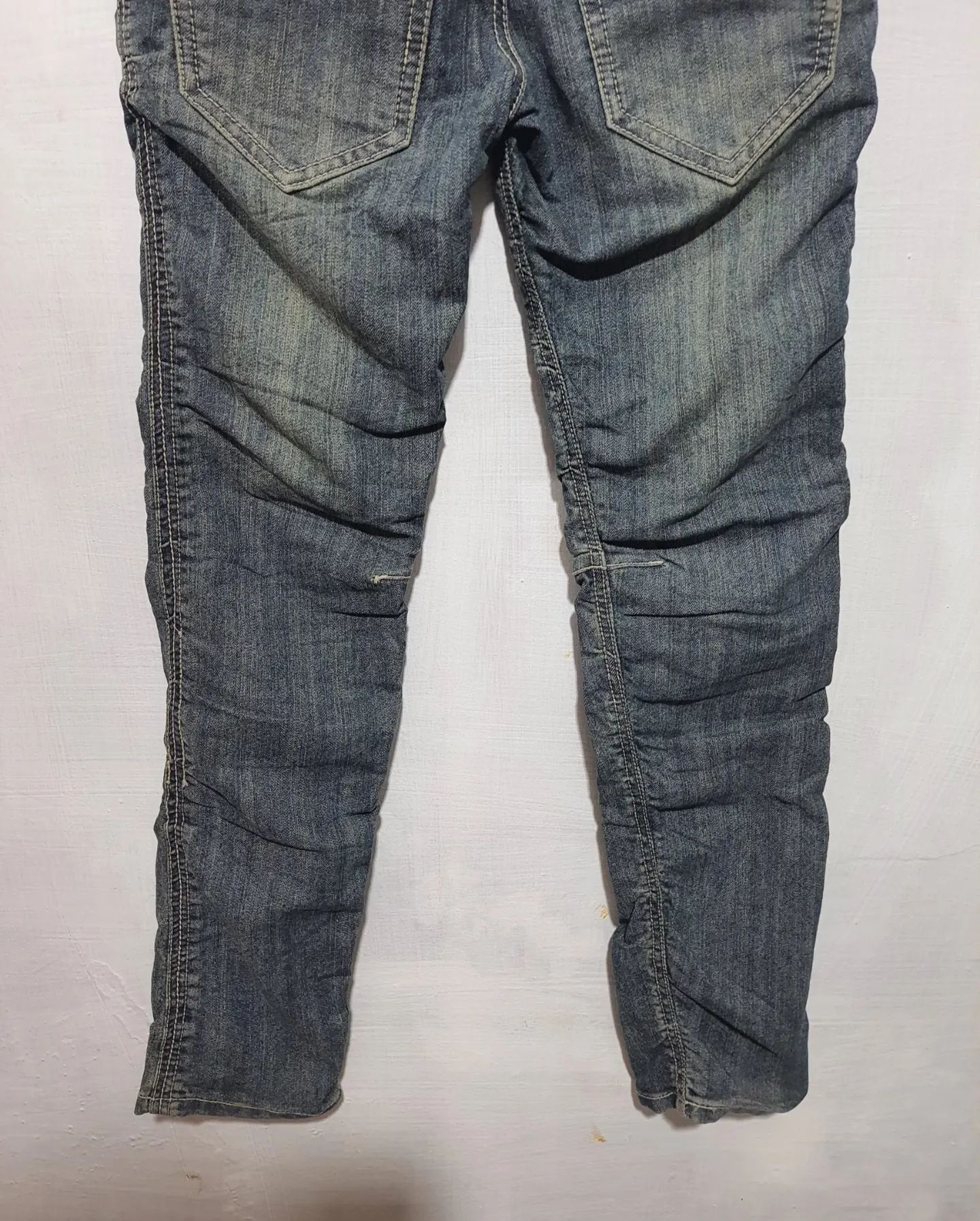 Arrow Thigh To Open Leg With Rubber Skinny Pants