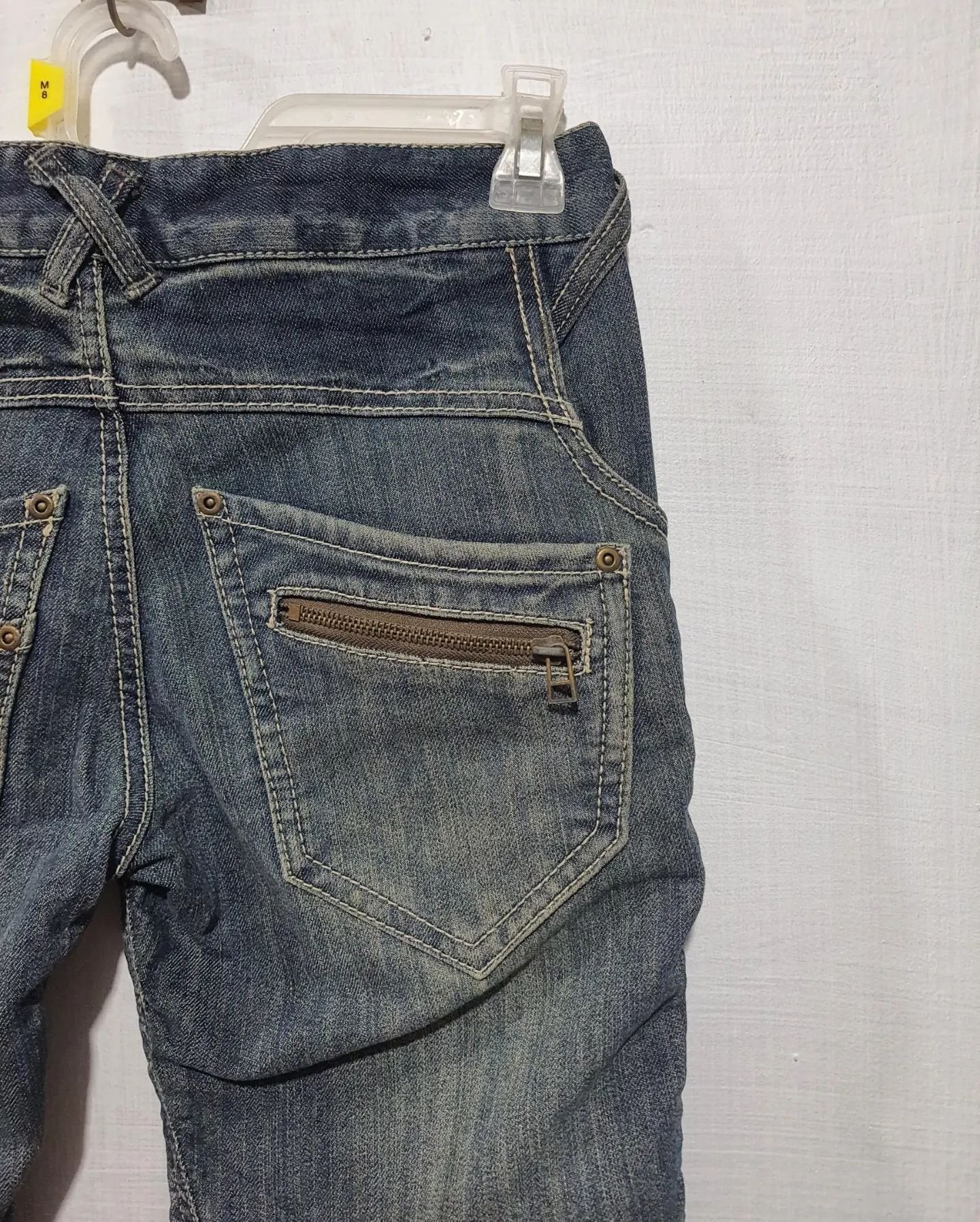 Arrow Thigh To Open Leg With Rubber Skinny Pants