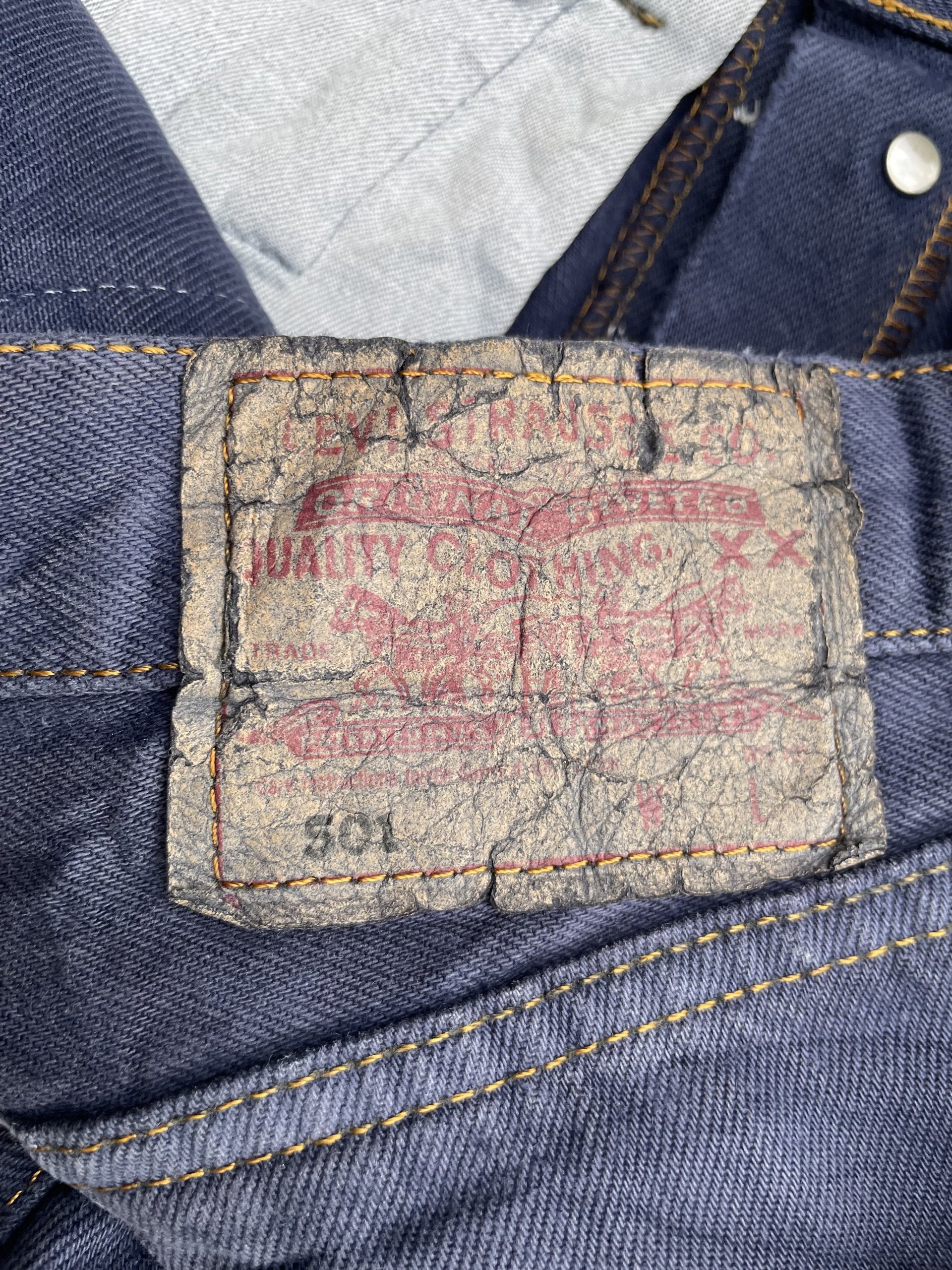 Vintage 1999 Levis 501 e Purple Denim